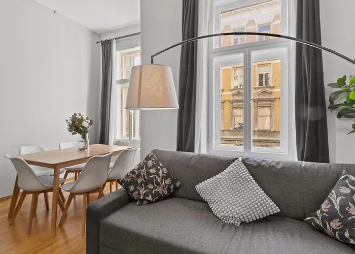 Three Bedrooms - 69 M² - 4 Min To U4 Metro Station